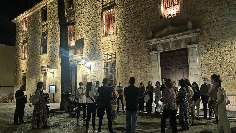 Fotogalería y crónica de la visita cultural «Noche de Misterio» por Carmen Cano.