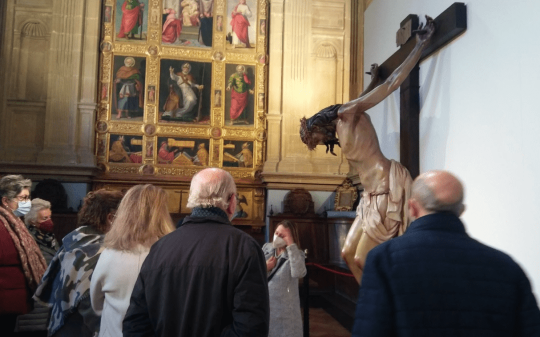 Fotogalería y crónica de la visita cultural «Misericordia Crucifixa»
